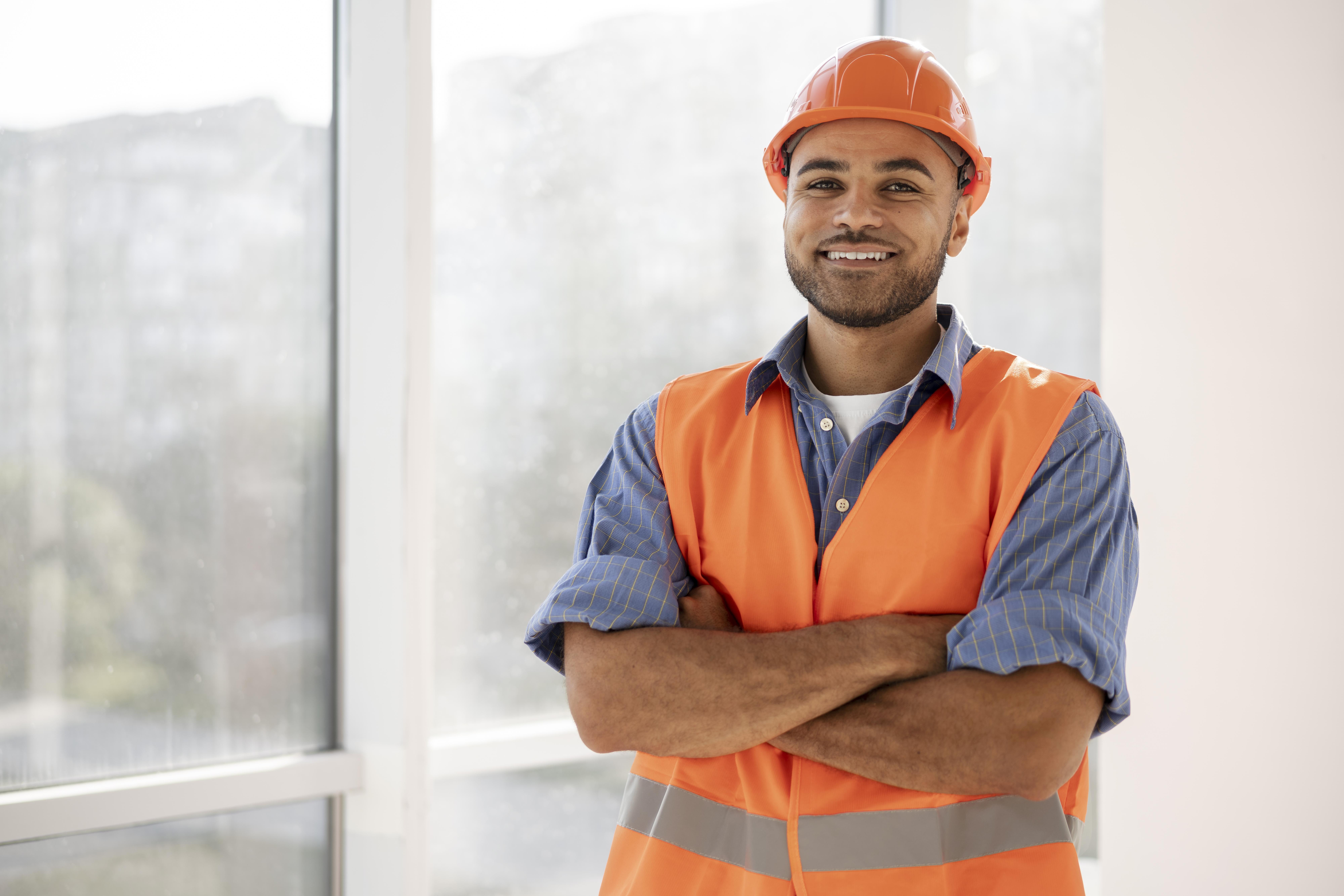 trabajador-de-la-construccion-y-la-construccion-en-el-sitio